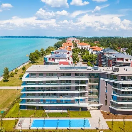 Myflat Coral Apartment